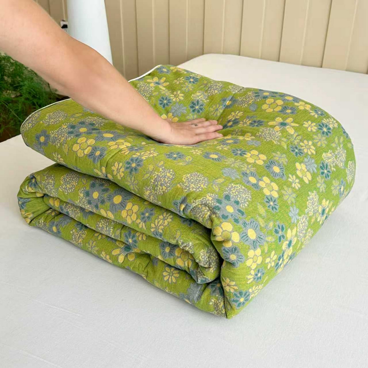 91家纺网 家纺一手货源 找家纺 睡棉坊 2025新款全棉色织提花双层纱春秋被芯冬被 诗画-绿