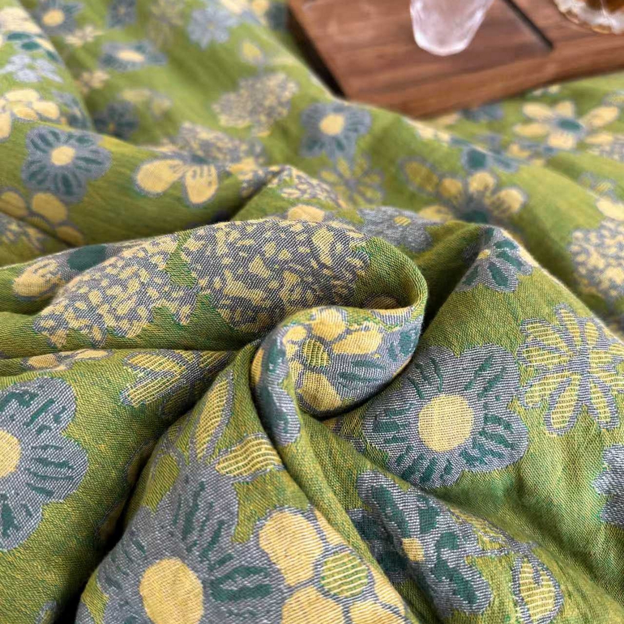 91家纺网 家纺一手货源 找家纺 睡棉坊 2025新款全棉色织提花双层纱春秋被芯冬被 诗画-绿