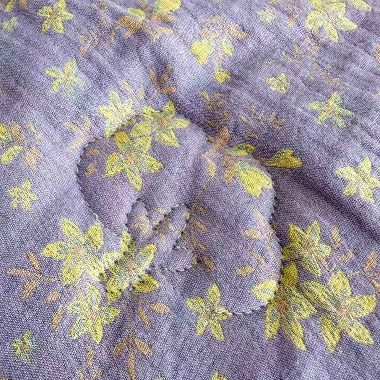 91家纺网 家纺一手货源 找家纺 睡棉坊 2025新款全棉色织提花双层纱春秋被芯冬被 诗画-紫