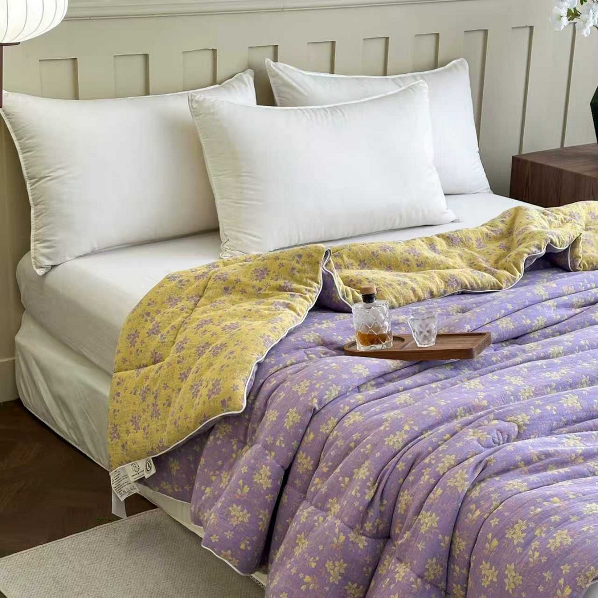 91家纺网 家纺一手货源 找家纺 睡棉坊 2025新款全棉色织提花双层纱春秋被芯冬被 诗画-紫