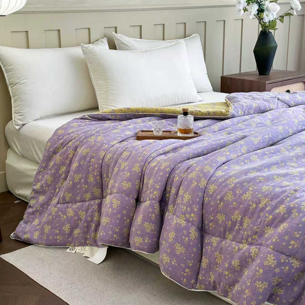 91家纺网 家纺一手货源 找家纺 睡棉坊 2025新款全棉色织提花双层纱春秋被芯冬被 诗画-紫