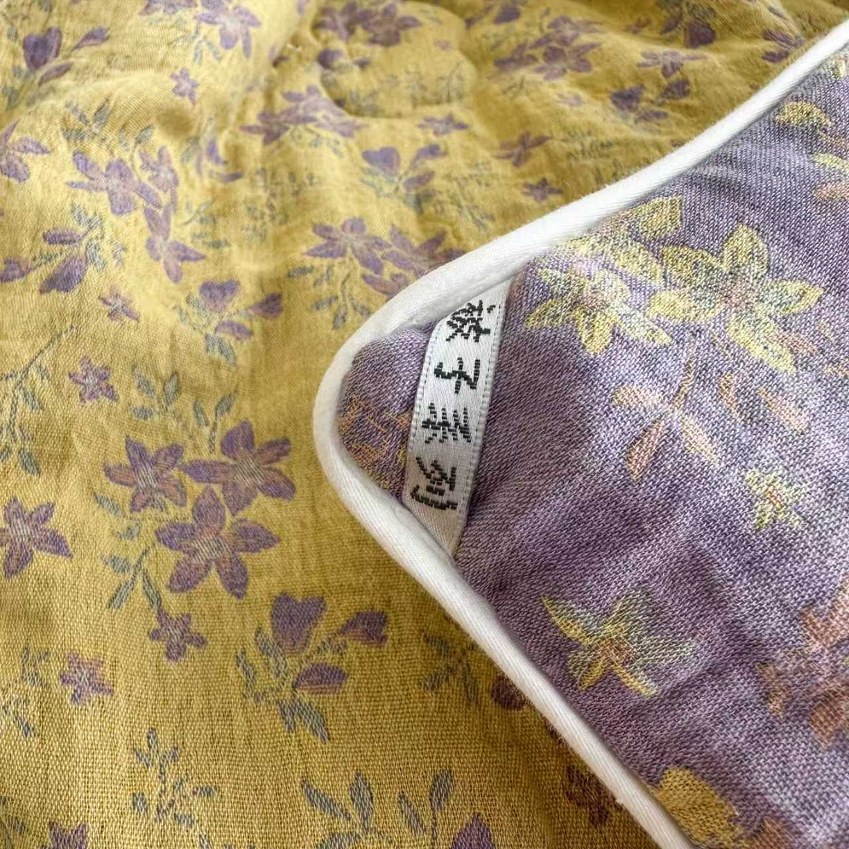 91家纺网 家纺一手货源 找家纺 睡棉坊 2025新款全棉色织提花双层纱春秋被芯冬被 诗画-紫