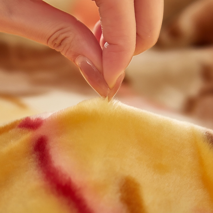 91家纺网 家纺一手货源 找家纺 铺尚美家纺 2025新款拉舍尔毛毯毯子双层加厚不加棉不加布 4-12斤可定制外贸毛毯 006 快乐家族