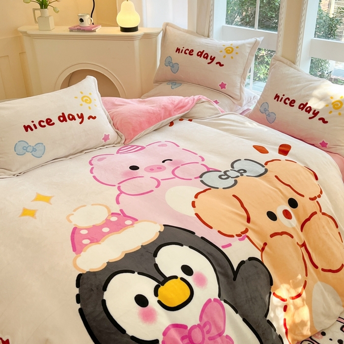 91家纺网 家纺一手货源 找家纺 喜梦缘 2025 新款大版卡通牛奶绒印花四件套 快乐猪仔