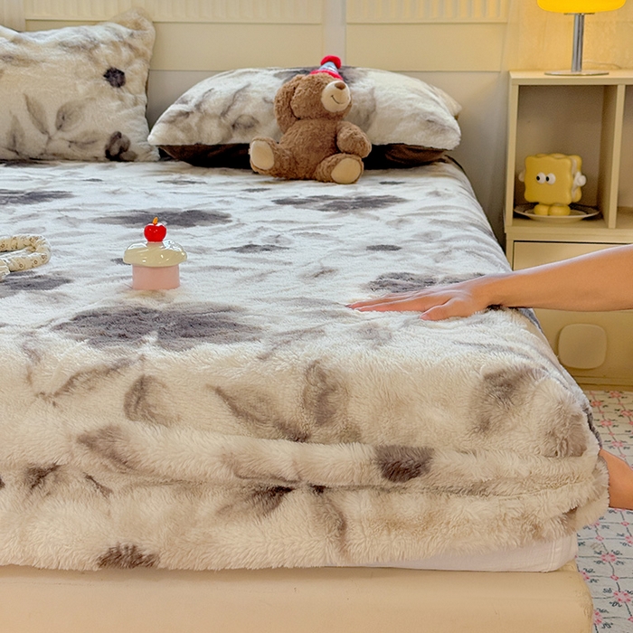 91家纺网 家纺一手货源 找家纺 2025新品兔毛印花单床笠 床笠-爱意浓