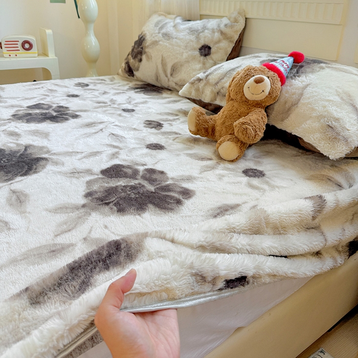 91家纺网 家纺一手货源 找家纺 2025新品兔毛印花单床笠 床笠-爱意浓