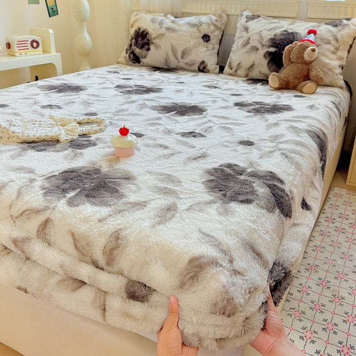 91家纺网 家纺一手货源 找家纺 2025新品兔毛印花单床笠 床笠-爱意浓