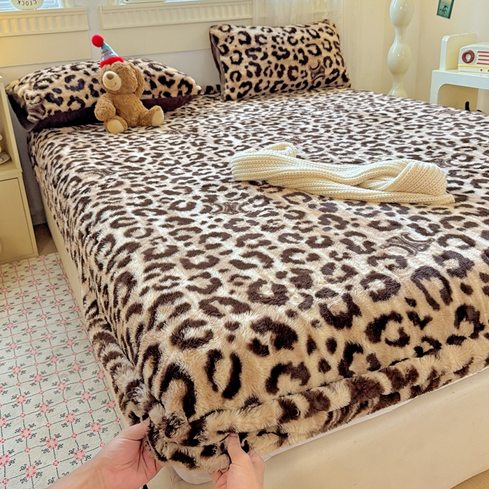 91家纺网 家纺一手货源 找家纺 2025新品兔毛印花单床笠 床笠-豹纹咖