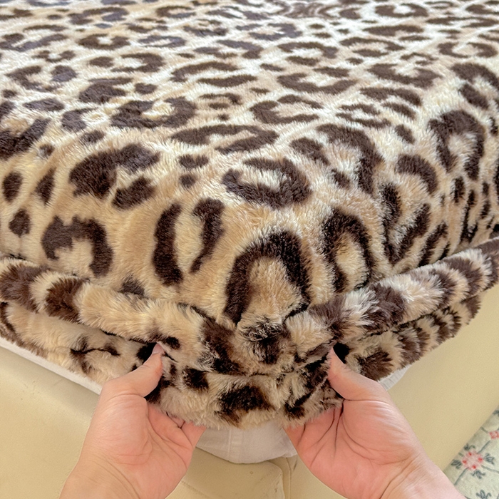 91家纺网 家纺一手货源 找家纺 2025新品兔毛印花单床笠 床笠-豹纹咖