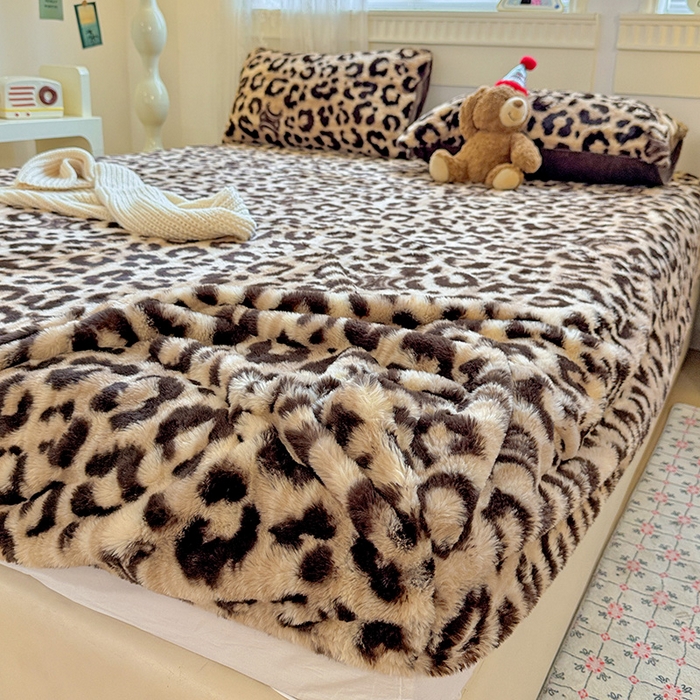 91家纺网 家纺一手货源 找家纺 2025新品兔毛印花单床笠 床笠-豹纹咖