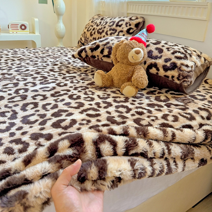 91家纺网 家纺一手货源 找家纺 2025新品兔毛印花单床笠 床笠-豹纹咖