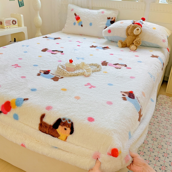 91家纺网 家纺一手货源 找家纺 2025新品兔毛印花单床笠 床笠-波点狗狗