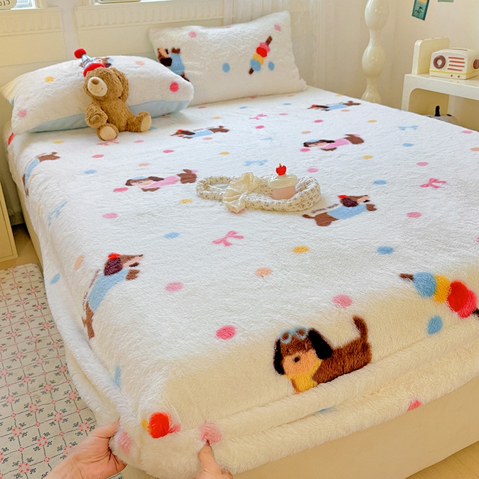 91家纺网 家纺一手货源 找家纺 2025新品兔毛印花单床笠 床笠-波点狗狗