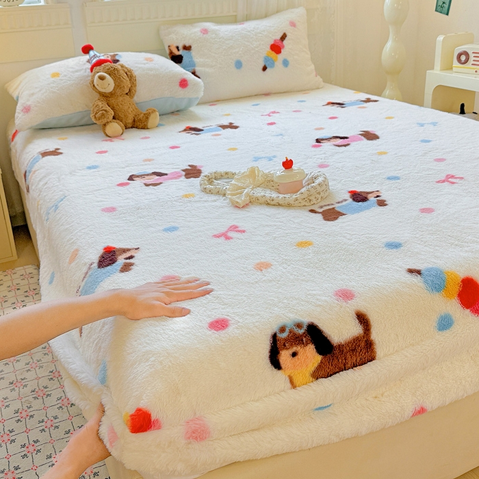 91家纺网 家纺一手货源 找家纺 2025新品兔毛印花单床笠 床笠-波点狗狗