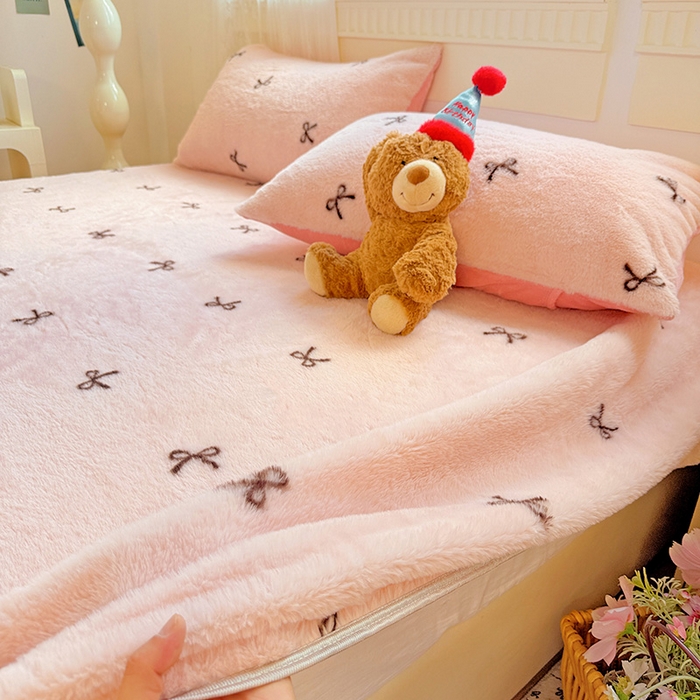 91家纺网 家纺一手货源 找家纺 2025新品兔毛印花单床笠 床笠-粉色蝴蝶结