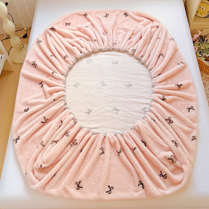 91家纺网 家纺一手货源 找家纺 2025新品兔毛印花单床笠 床笠-粉色蝴蝶结