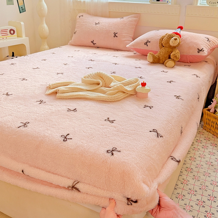 91家纺网 家纺一手货源 找家纺 2025新品兔毛印花单床笠 床笠-粉色蝴蝶结