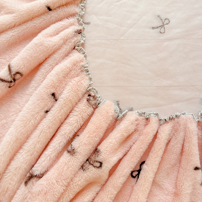 91家纺网 家纺一手货源 找家纺 2025新品兔毛印花单床笠 床笠-粉色蝴蝶结