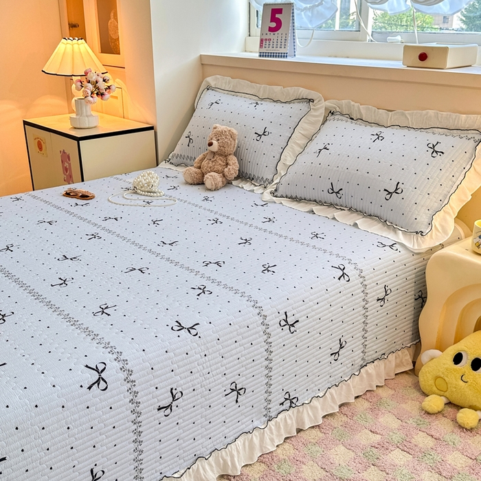 91家纺网 家纺一手货源 找家纺 岚吉家纺 2025新款有氧双层纱花边床盖系列爱心蝴蝶结-蓝