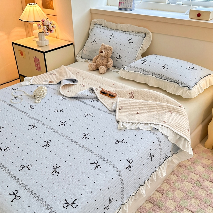 91家纺网 家纺一手货源 找家纺 岚吉家纺 2025新款有氧双层纱花边床盖系列爱心蝴蝶结-蓝