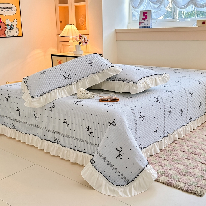 91家纺网 家纺一手货源 找家纺 岚吉家纺 2025新款有氧双层纱花边床盖系列爱心蝴蝶结-蓝