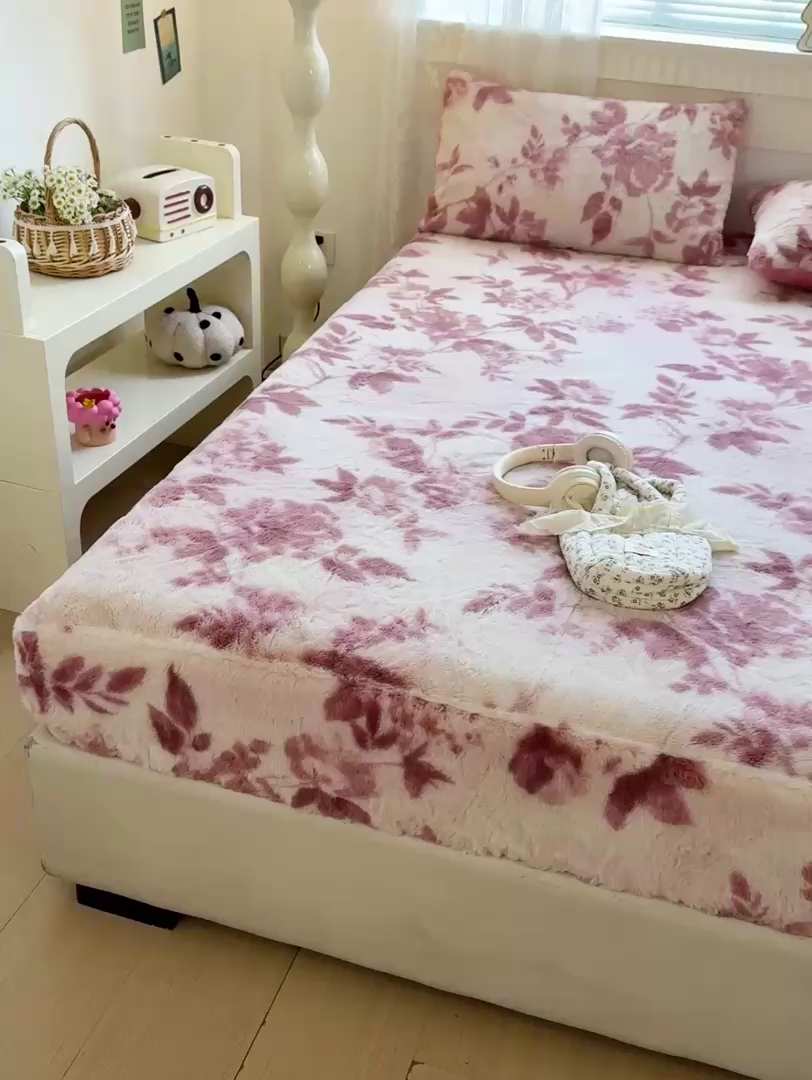 91家纺网 家纺一手货源 找家纺 2025新品兔毛印花单床笠 床笠-花间密语