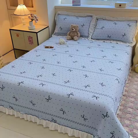 91家纺网 家纺一手货源 找家纺 岚吉家纺 2025新款有氧双层纱花边床盖系列爱心蝴蝶结-蓝