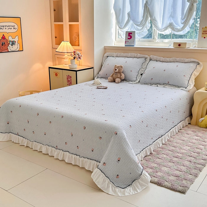 91家纺网 家纺一手货源 找家纺 岚吉家纺 2025新款有氧双层纱花边床盖系列草莓物语