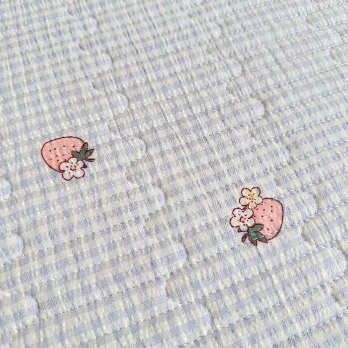 91家纺网 家纺一手货源 找家纺 岚吉家纺 2025新款有氧双层纱花边床盖系列草莓物语