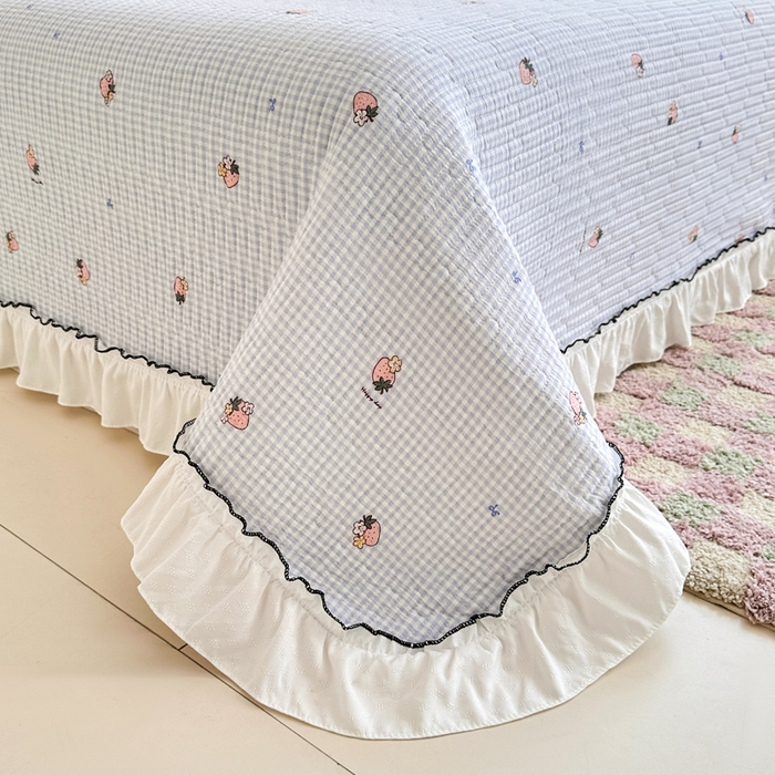 91家纺网 家纺一手货源 找家纺 岚吉家纺 2025新款有氧双层纱花边床盖系列草莓物语