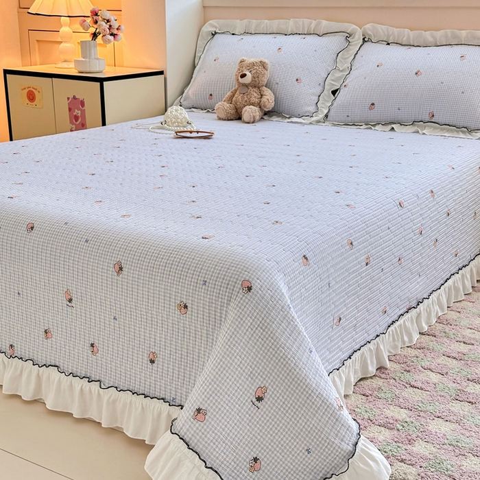 91家纺网 家纺一手货源 找家纺 岚吉家纺 2025新款有氧双层纱花边床盖系列草莓物语