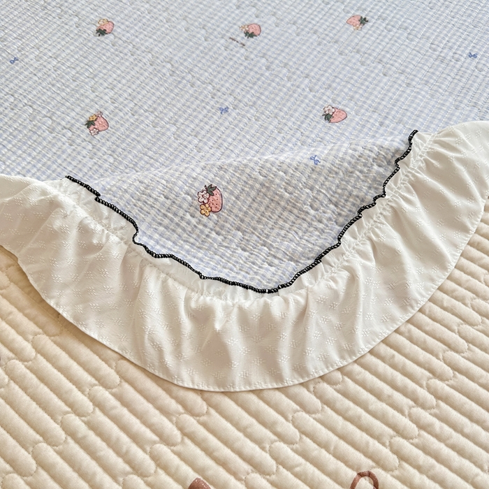 91家纺网 家纺一手货源 找家纺 岚吉家纺 2025新款有氧双层纱花边床盖系列草莓物语