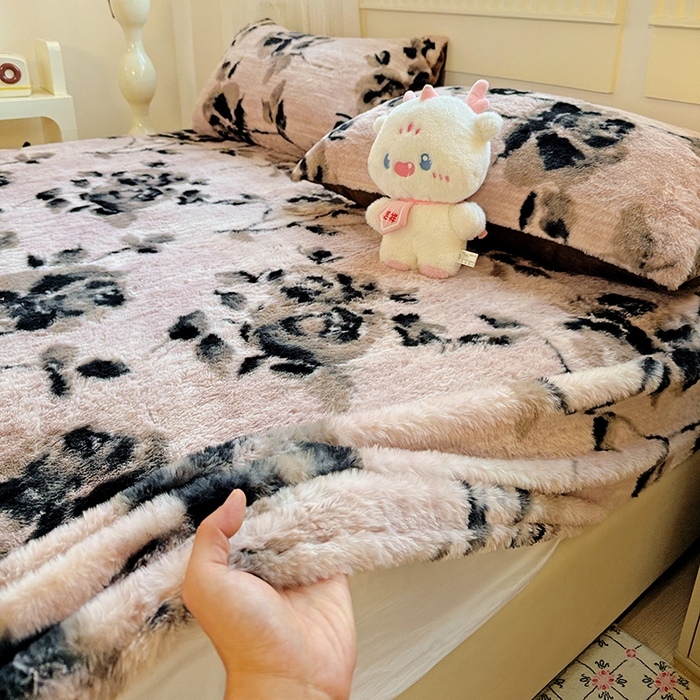 91家纺网 家纺一手货源 找家纺 2025新品兔毛印花单床笠 床笠-简爱