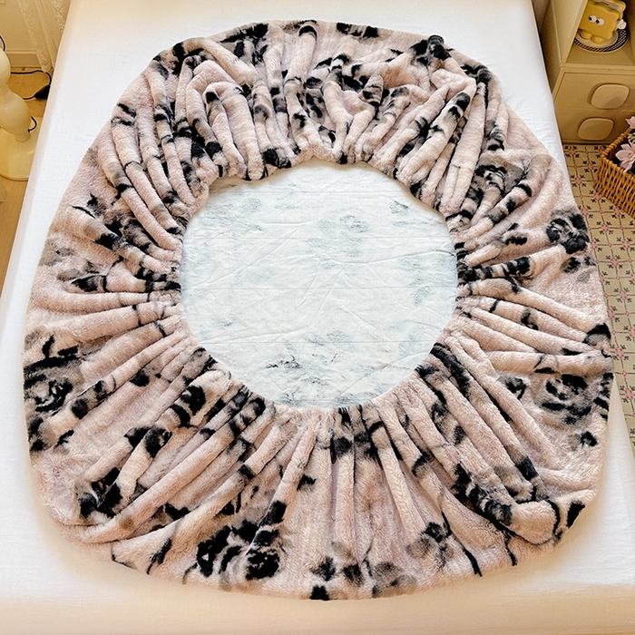 91家纺网 家纺一手货源 找家纺 2025新品兔毛印花单床笠 床笠-简爱