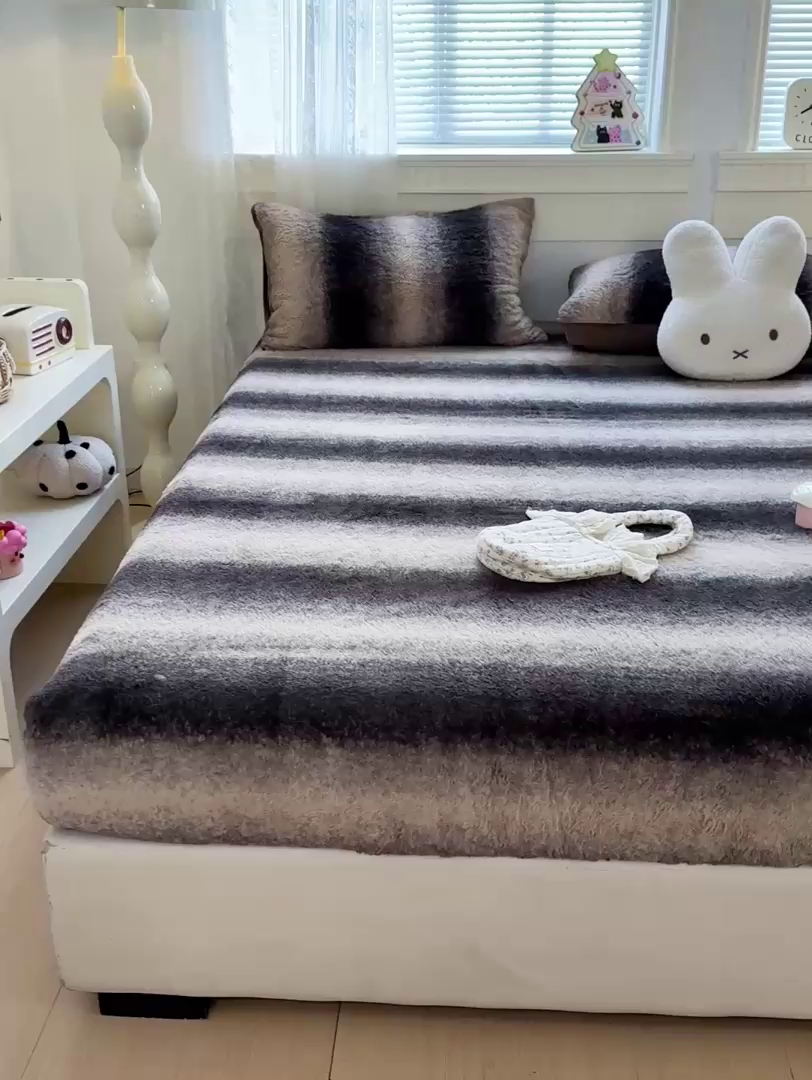 91家纺网 家纺一手货源 找家纺 2025新品兔毛印花单床笠 床笠-卡其