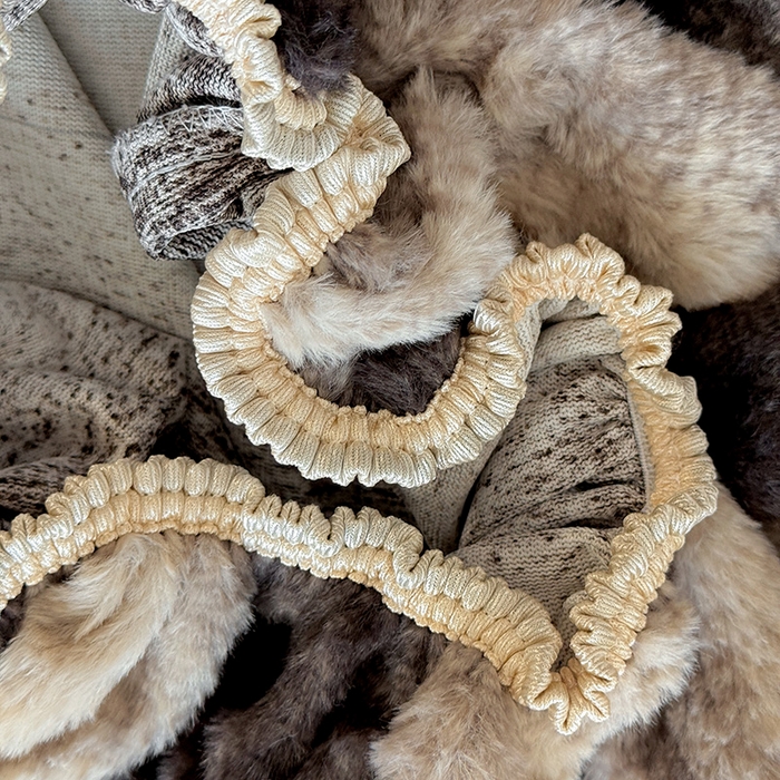 91家纺网 家纺一手货源 找家纺 2025新品兔毛印花单床笠 床笠-卡其