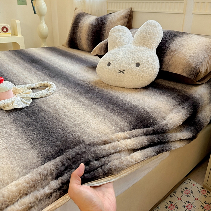 91家纺网 家纺一手货源 找家纺 2025新品兔毛印花单床笠 床笠-卡其