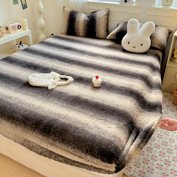 91家纺网 家纺一手货源 找家纺 2025新品兔毛印花单床笠 床笠-卡其