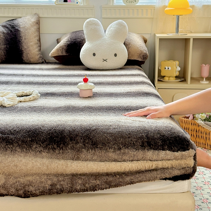 91家纺网 家纺一手货源 找家纺 2025新品兔毛印花单床笠 床笠-卡其