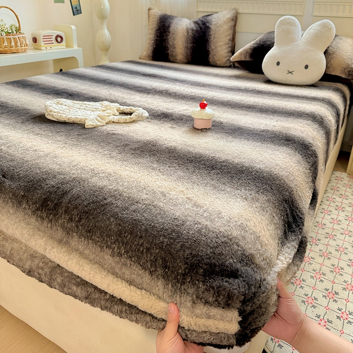 91家纺网 家纺一手货源 找家纺 2025新品兔毛印花单床笠 床笠-卡其