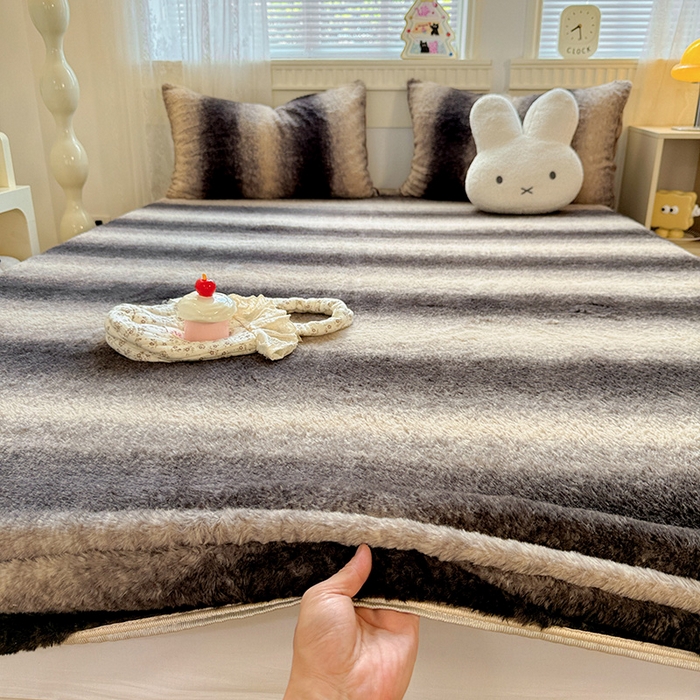 91家纺网 家纺一手货源 找家纺 2025新品兔毛印花单床笠 床笠-卡其