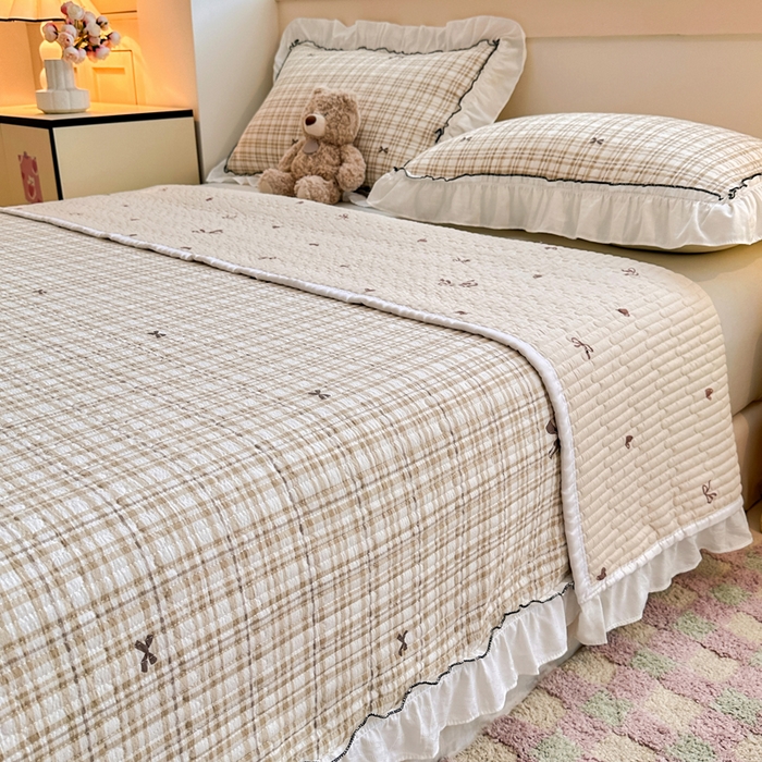 91家纺网 家纺一手货源 找家纺 岚吉家纺 2025新款有氧双层纱花边床盖系列格子蝴蝶结-咖