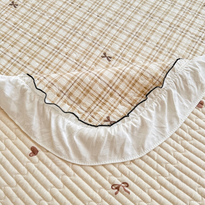 91家纺网 家纺一手货源 找家纺 岚吉家纺 2025新款有氧双层纱花边床盖系列格子蝴蝶结-咖