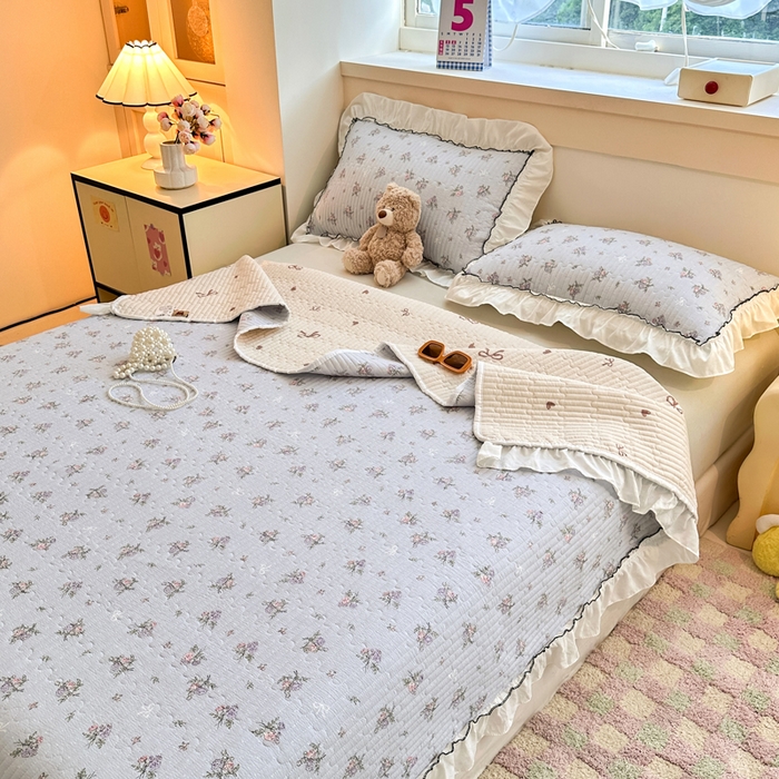 91家纺网 家纺一手货源 找家纺 岚吉家纺 2025新款有氧双层纱花边床盖系列蓝色妖姬