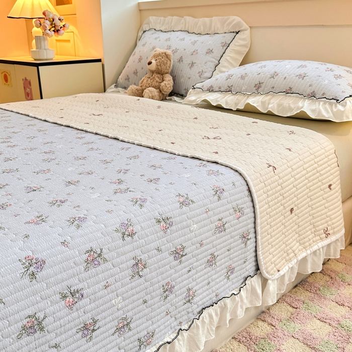 91家纺网 家纺一手货源 找家纺 岚吉家纺 2025新款有氧双层纱花边床盖系列蓝色妖姬