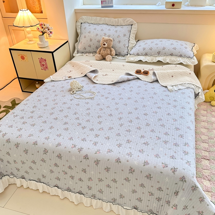 91家纺网 家纺一手货源 找家纺 岚吉家纺 2025新款有氧双层纱花边床盖系列蓝色妖姬