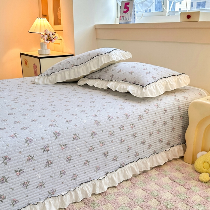 91家纺网 家纺一手货源 找家纺 岚吉家纺 2025新款有氧双层纱花边床盖系列蓝色妖姬