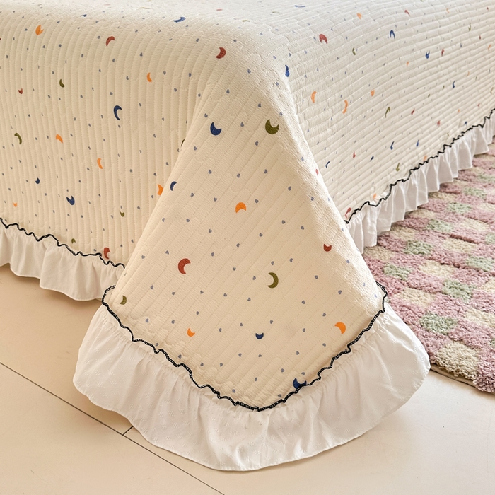 91家纺网 家纺一手货源 找家纺 岚吉家纺 2025新款有氧双层纱花边床盖系列月儿弯弯