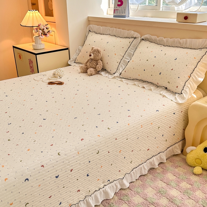 91家纺网 家纺一手货源 找家纺 岚吉家纺 2025新款有氧双层纱花边床盖系列月儿弯弯