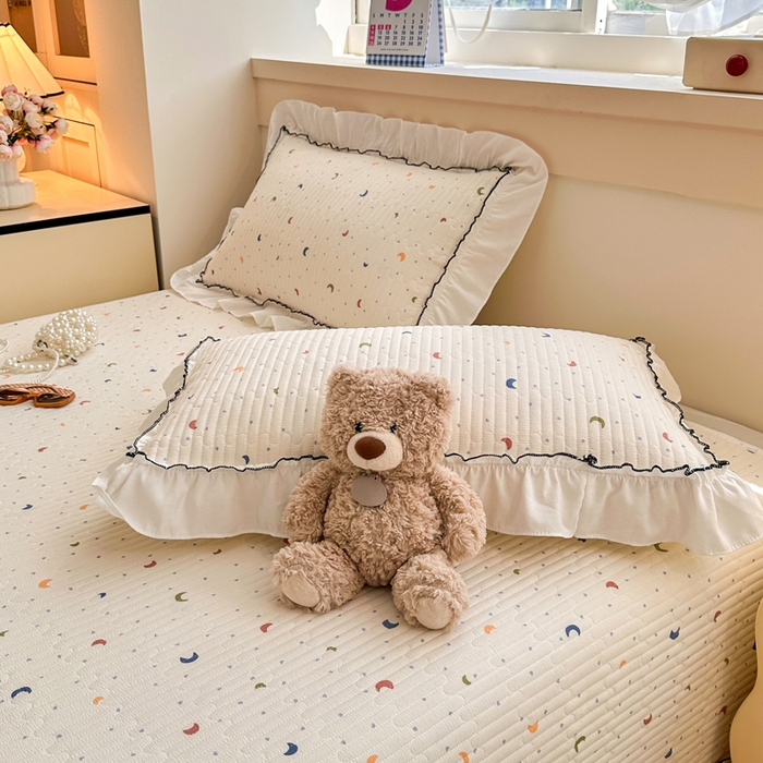 91家纺网 家纺一手货源 找家纺 岚吉家纺 2025新款有氧双层纱花边床盖系列月儿弯弯